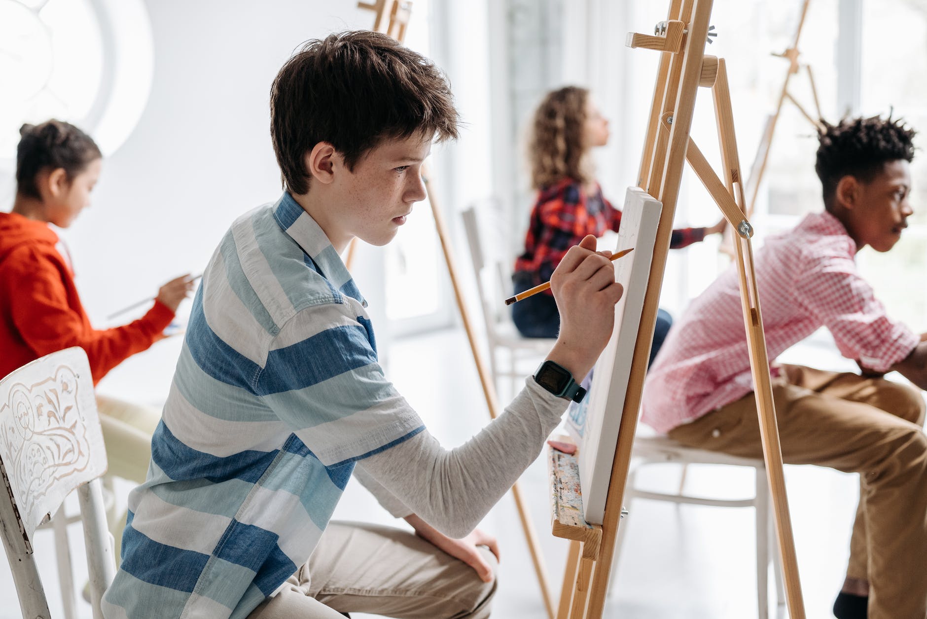 children attending art class